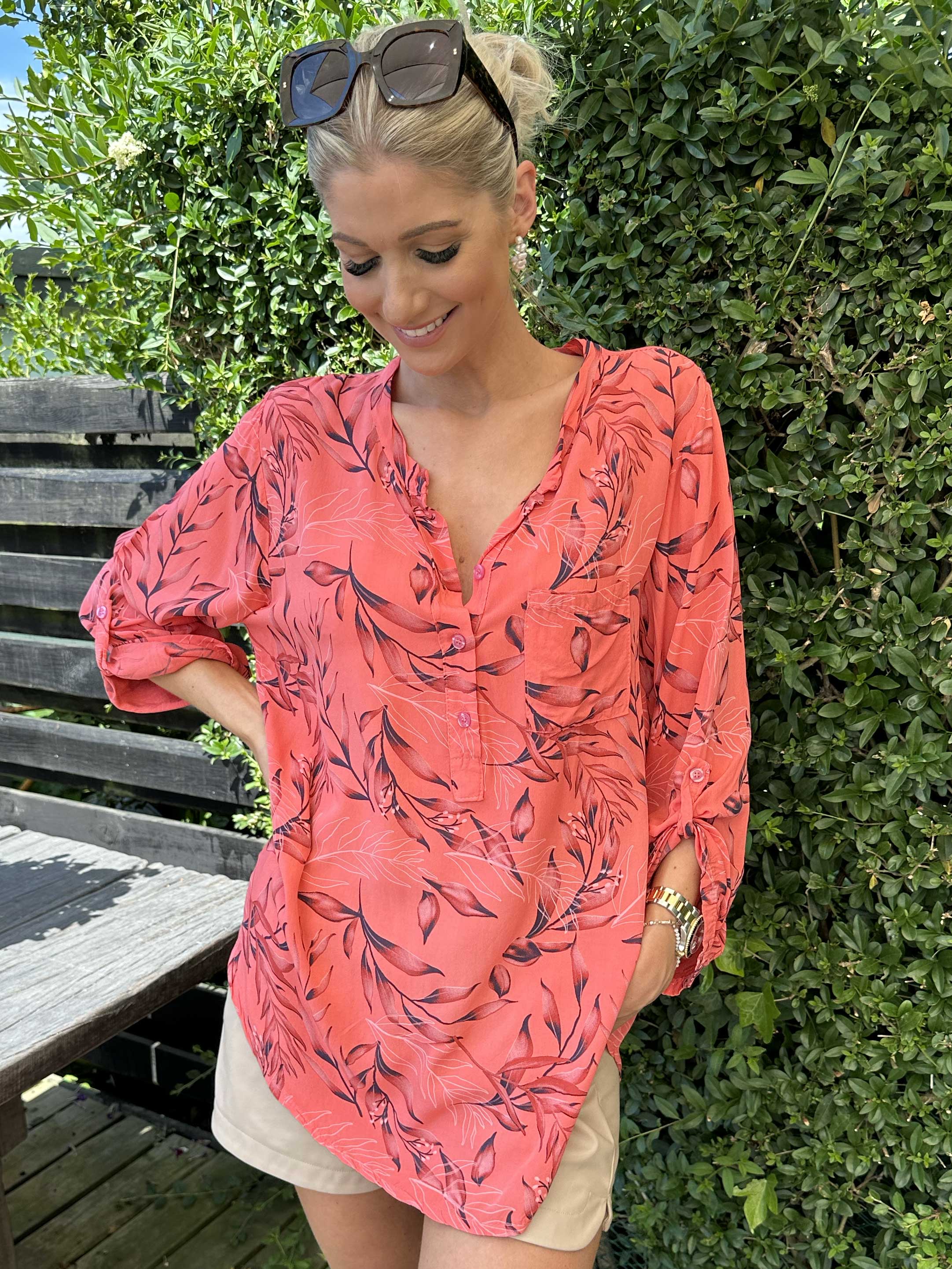 Sne - Fin skjorte i bomuld med blad motiver